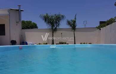 Imagem: A casa possui 1 Dormitório, 3 Banheiros, 5 Vagas na garagem