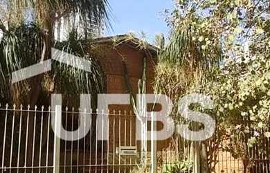 Imagem: A casa possui 3 Dormitórios, 1 Banheiro, 3 Vagas na garagem