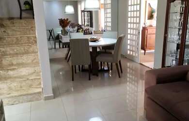 Imagem: A casa em condomínio possui 3 Dormitórios, 3 Banheiros, 3