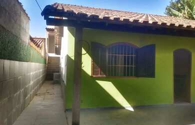 Imagem: A casa possui 4 Dormitórios, 3 Banheiros, 4 Vagas na garagem