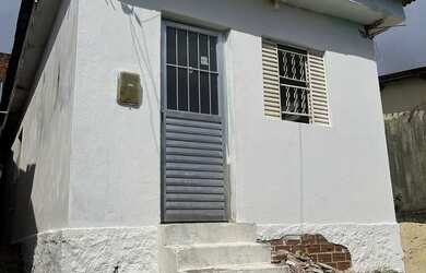 Imagem: A casa possui 1 Dormitório, 1 Banheiro e está localizado