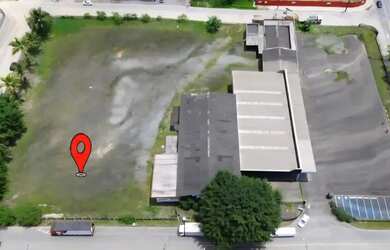 Imagem: O depósito possui 5 Vagas na garagem, 110m² de Área e está