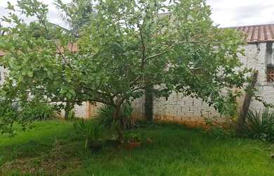 Imagem: A casa possui 2 Dormitórios, 1 Banheiro, 3 Vagas na garagem