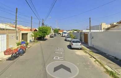 Imagem: A casa possui 3 Dormitórios, 3 Banheiros, 2 Vagas na garagem