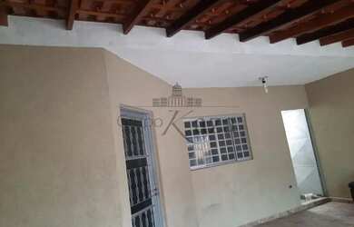 Imagem: A casa possui 3 Dormitórios, 3 Banheiros, 2 Vagas na garagem