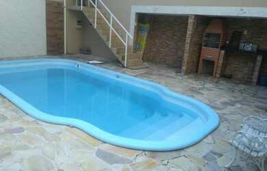 Imagem: A casa possui 2 Dormitórios, 3 Banheiros, 1 Vaga na garagem