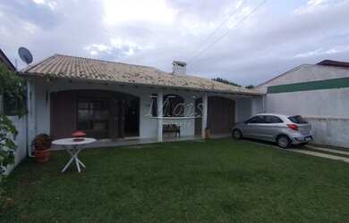 Imagem: A casa possui 4 Dormitórios, 4 Banheiros, 2 Vagas na garagem