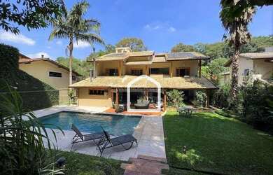 Imagem: A casa em condomínio possui 4 Dormitórios, 5 Banheiros, 4