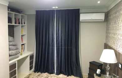 Imagem: A casa possui 4 Dormitórios, 2 Banheiros, 2 Vagas na garagem