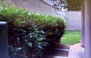 Imagem: A casa possui 3 Dormitórios, 4 Banheiros, 5 Vagas na garagem