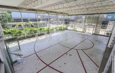 Imagem: O depósito possui 5 Vagas na garagem e 710m² de Área e está