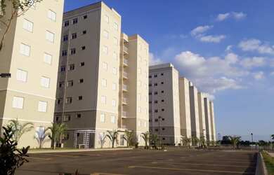 Imagem: O apartamento possui 2 Dormitórios, 1 Banheiro, 1 Vaga na garagem