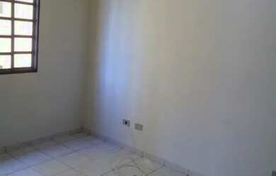 Imagem: O apartamento possui 3 Dormitórios, 1 Banheiro, 1 Vaga na garagem