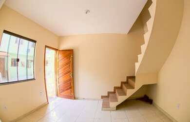 Imagem: A casa possui 2 Dormitórios, 1 Banheiro, 1 Vaga na garagem