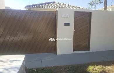 Imagem: A casa possui 2 Dormitórios, 1 Banheiro, 4 Vagas na garagem