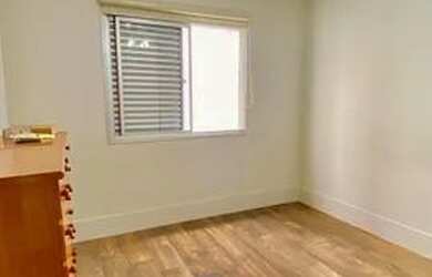 Imagem: O apartamento possui 3 Dormitórios, 1 Banheiro, 1 Vaga na garagem