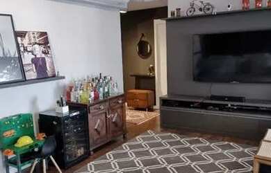 Imagem: O apartamento possui 3 Dormitórios, 1 Banheiro, 2 Vagas na