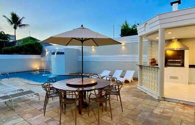 Imagem 4: Casa frente ao mar à venda na praia da Enseada em Guarujá