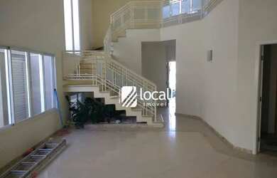 Imagem: A casa em condomínio possui 4 Dormitórios, 5 Banheiros, 4