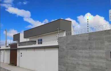 Imagem: A casa possui 2 Dormitórios, 2 Banheiros, 2 Vagas na garagem