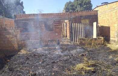 Imagem 2: Lote a venda. 200m² de Área, 3 Vagas na garageme3 Dormitórios