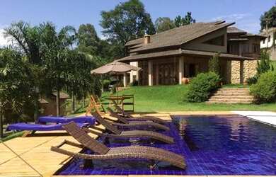 Imagem: A casa possui 3 Dormitórios, 5 Banheiros, 5 Vagas na garagem