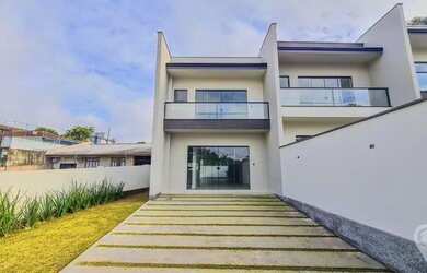 Imagem: A casa possui 3 Dormitórios, 3 Banheiros, 2 Vagas na garagem