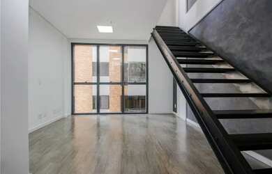 Imagem: O depósito possui 1 Vaga na garagem e 66m² de Área e está