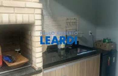 Imagem: A casa possui 2 Dormitórios, 2 Banheiros, 2 Vagas na garagem