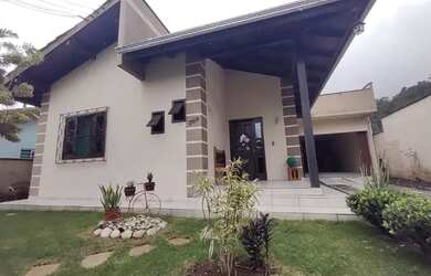 Imagem: A casa possui 2 Dormitórios, 1 Banheiro, 187m² de Área e