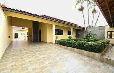 Imagem: A casa possui 3 Dormitórios, 2 Banheiros, 1 Vaga na garagem