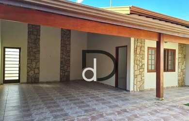 Imagem: A casa possui 2 Dormitórios, 2 Banheiros, 4 Vagas na garagem