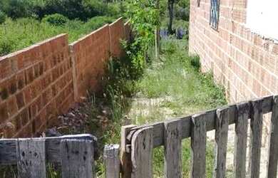 Imagem: A casa possui 2 Dormitórios, 1 Banheiro e está localizado