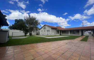 Imagem: A casa possui 3 Dormitórios, 5 Banheiros, 5 Vagas na garagem