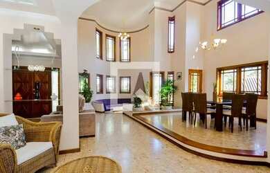 Imagem: A casa em condomínio possui 5 Dormitórios, 5 Banheiros, 5