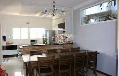 Imagem: A casa em condomínio possui 5 Dormitórios, 5 Banheiros, 4