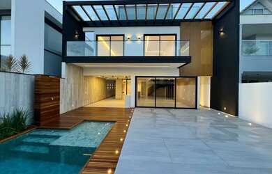 Imagem: A casa em condomínio possui 5 Dormitórios, 5 Banheiros, 2