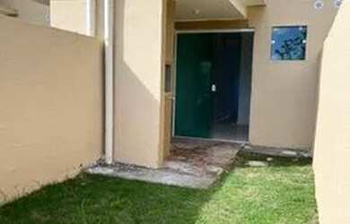 Imagem: A casa possui 3 Dormitórios, 2 Banheiros, 2 Vagas na garagem