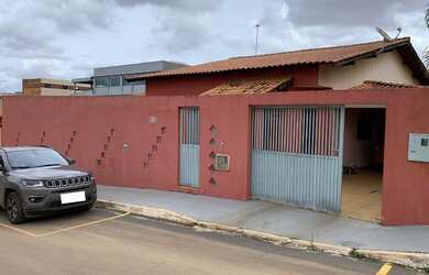 Imagem: A casa em condomínio possui 3 Dormitórios, 4 Banheiros, 4