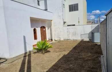 Imagem: A casa possui 2 Dormitórios, 1 Banheiro e está localizado