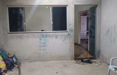 Imagem: A casa possui 3 Dormitórios, 1 Banheiro, 1 Vaga na garagem