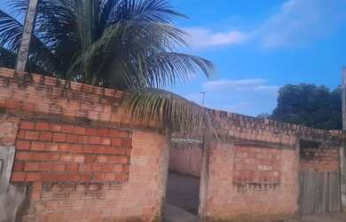 Imagem: A casa possui 2 Dormitórios, 1 Banheiro e está localizado