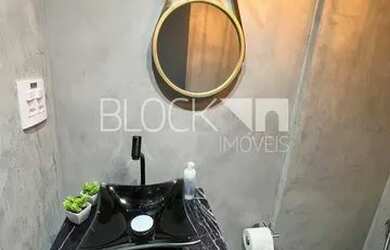 Imagem: O depósito possui 1 Vaga na garagem, 49m² de Área e está