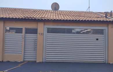 Imagem: A casa possui 3 Dormitórios, 2 Banheiros, 110m² de Área e