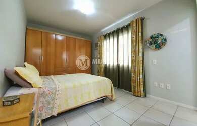 Imagem: O apartamento possui 2 Dormitórios, 1 Banheiro, 2 Vagas na