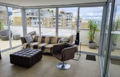 Imagem: O apartamento possui 3 Dormitórios, 5 Banheiros, 5 Vagas na