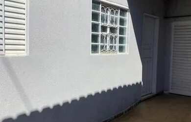 Imagem: A casa possui 2 Dormitórios, 1 Banheiro, 1 Vaga na garagem