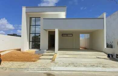 Imagem: A casa possui 3 Dormitórios, 3 Banheiros, 2 Vagas na garagem