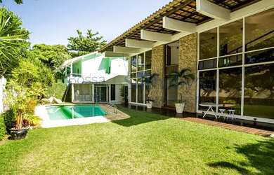 Imagem: A casa em condomínio à venda possui 4 Dormitórios, 4 Banheiros