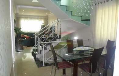 Imagem: A casa possui 3 Dormitórios, 5 Banheiros, 3 Vagas na garagem